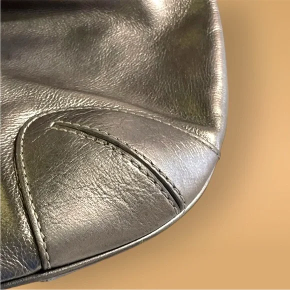 Micheal Kors , Gold Leather Shoulder Bag - Picture 4 of 8